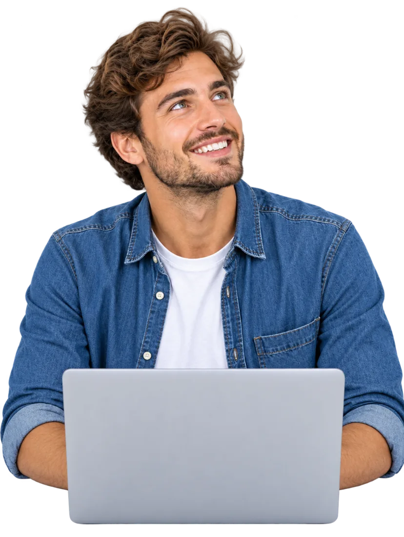 Hombre sonriendo con laptop